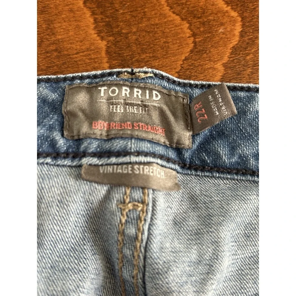 Torrid Boyfriend Straight Mid-Rise Jean Karma Medium Wash Denim Sz 22 R Distress